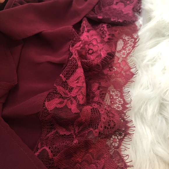 URBANOLOGY COLD SHOULDER TOP PURPLISH WINE - Picture 4 of 4